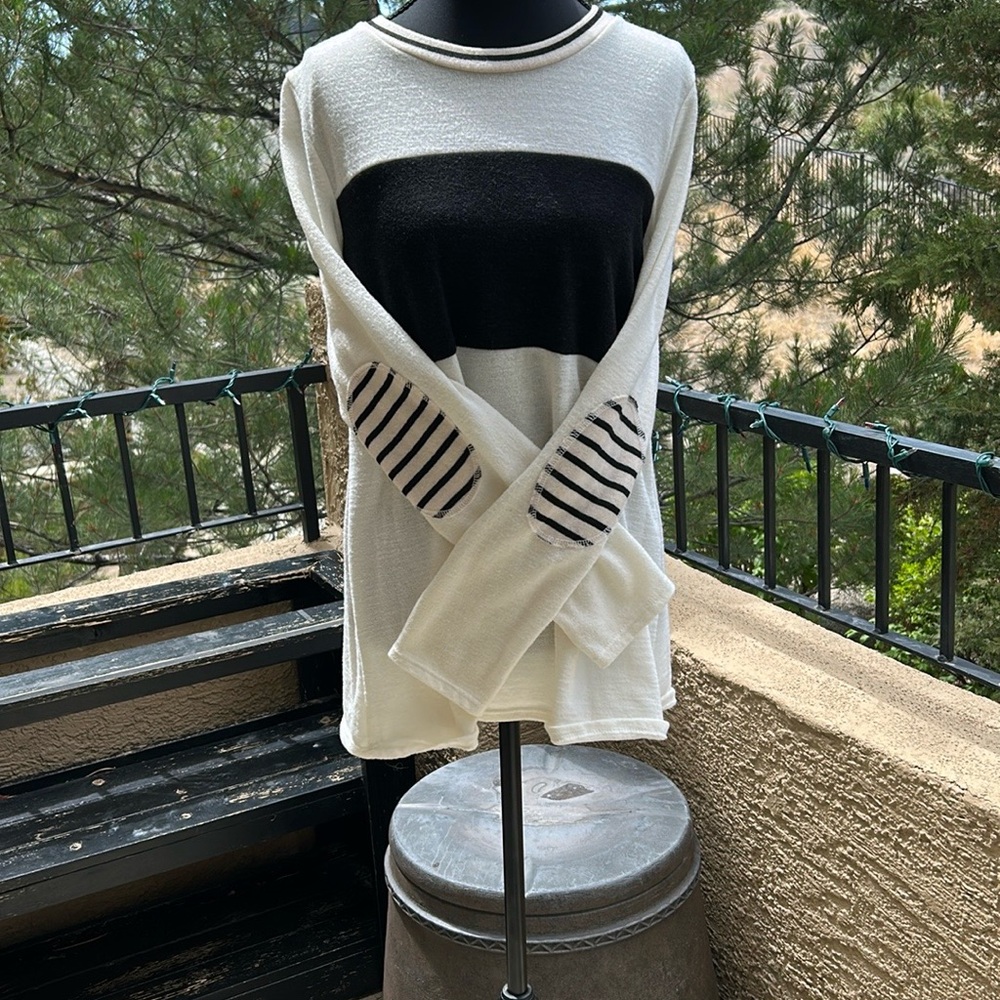 12 Pm By Mon Ami Black and White Boxy Long Sleeve Tunic